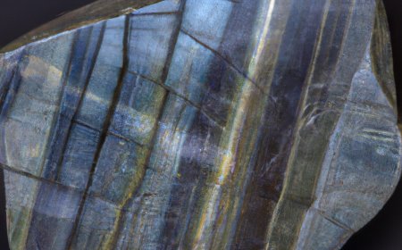 Labradorit: Der mystische Tanz des Nordlichts