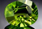 Peridot - Das Juwel der Sonne: Lassen Sie die kraftvolle Heilenergie dieses leuchtend grünen Edelsteins Ihr Leben erhellen!
