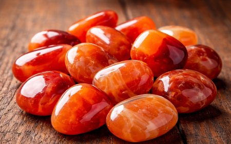 Karneol: Der leuchtende Pfad zur Motivation und zum Mut