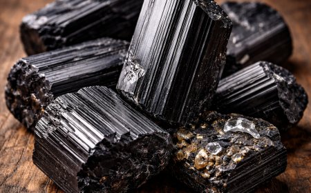 Geschichtliche Herkunft und kulturelle Aspekte des Schwarzen Turmalin: Ein umfassendes Verständnis